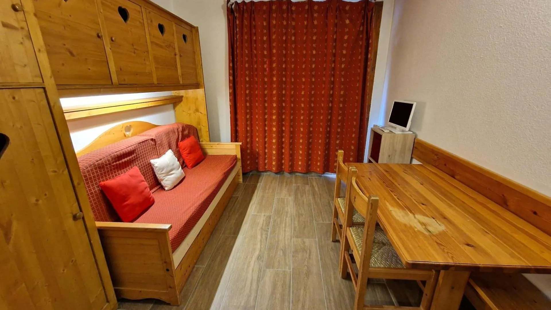 Apartment Studio Au Coeur De La Station Avec Terrasse, Skis Aux Pieds, Pour 4 Personnes - Fr-1-265-346 Modane