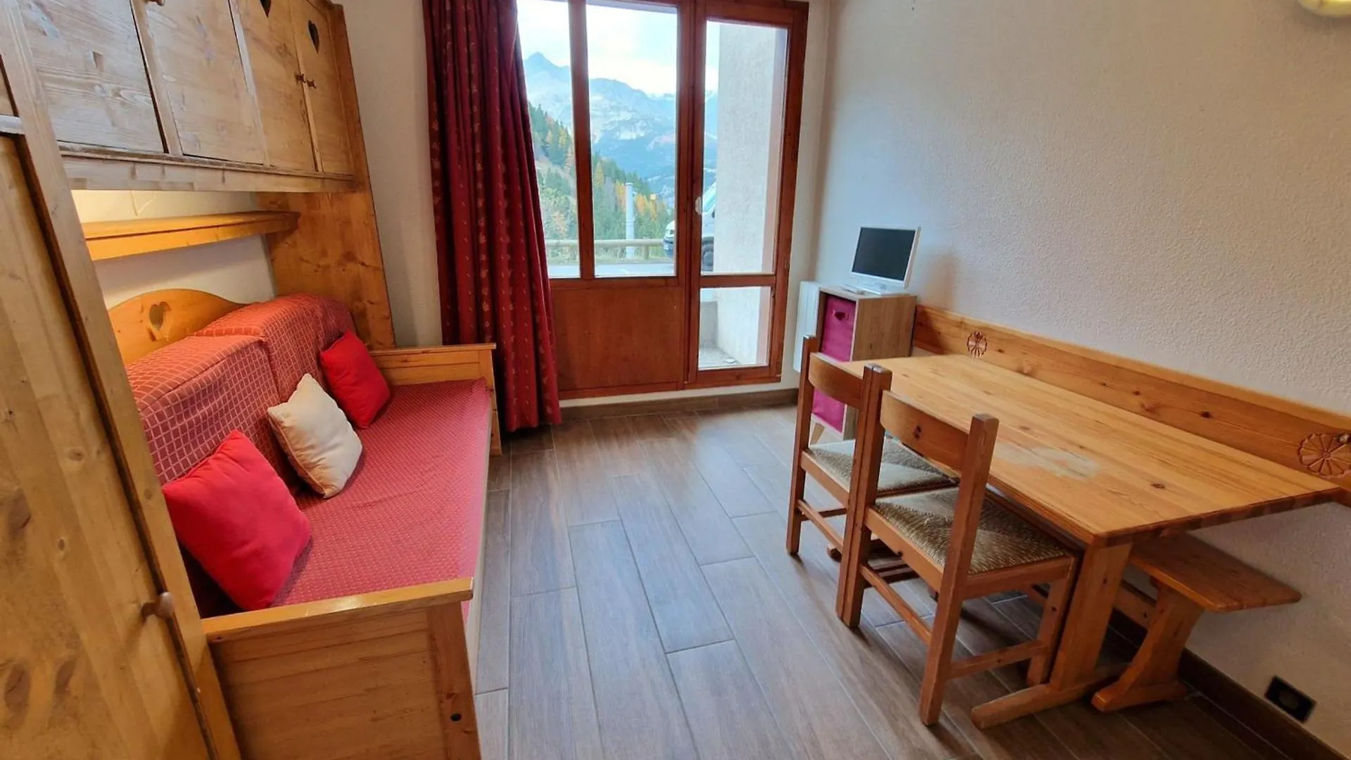 Apartment Studio Au Coeur De La Station Avec Terrasse, Skis Aux Pieds, Pour 4 Personnes - Fr-1-265-346 Modane